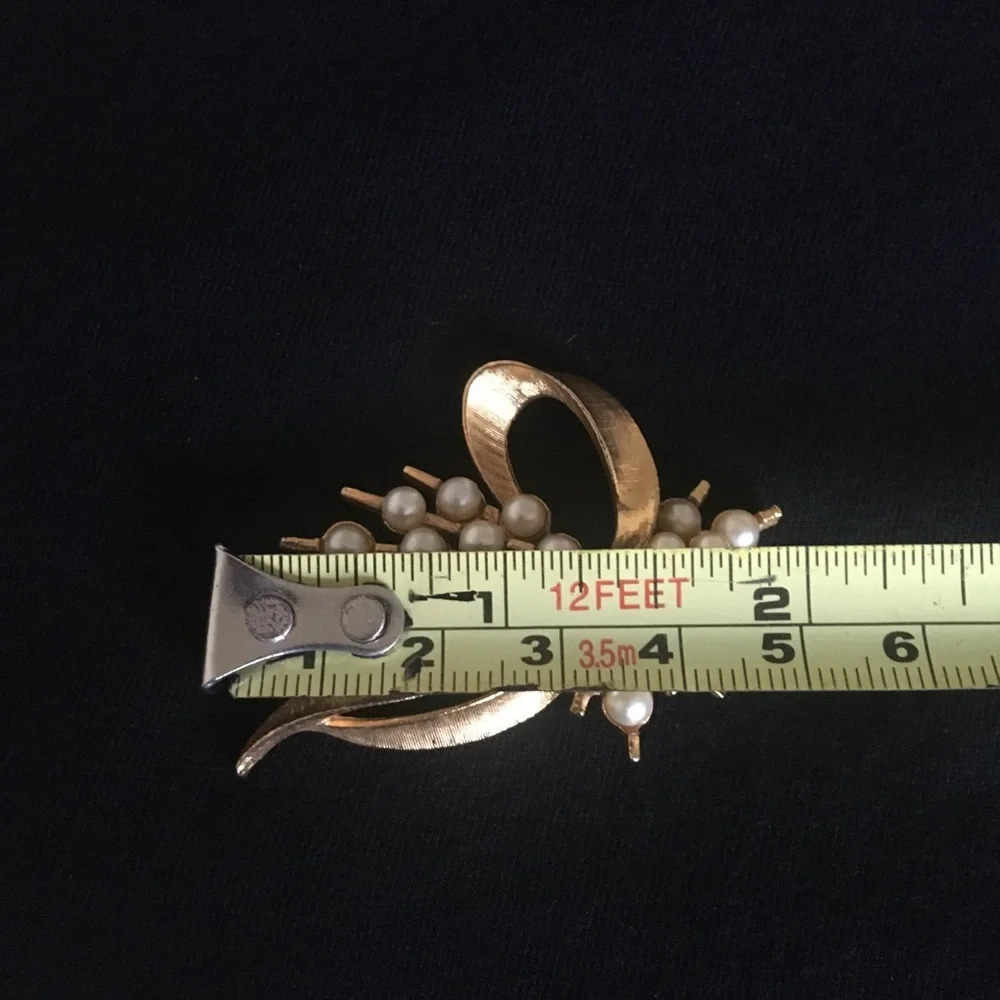 Vintage Gold Tone Faux Pearl Jewelry Brooch Pin - Picture 5 of 6